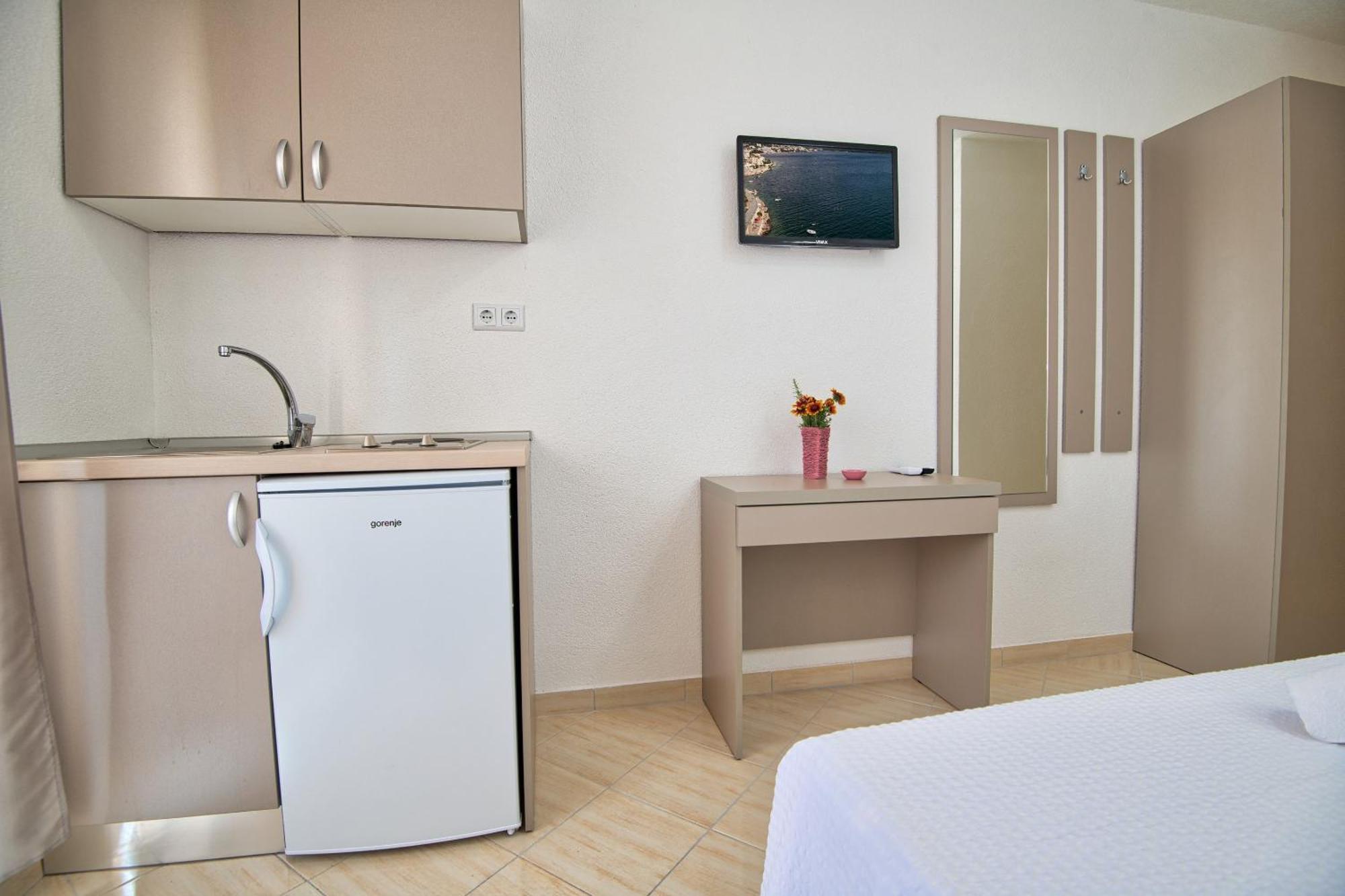 Studio & Apartments More 네움 외부 사진