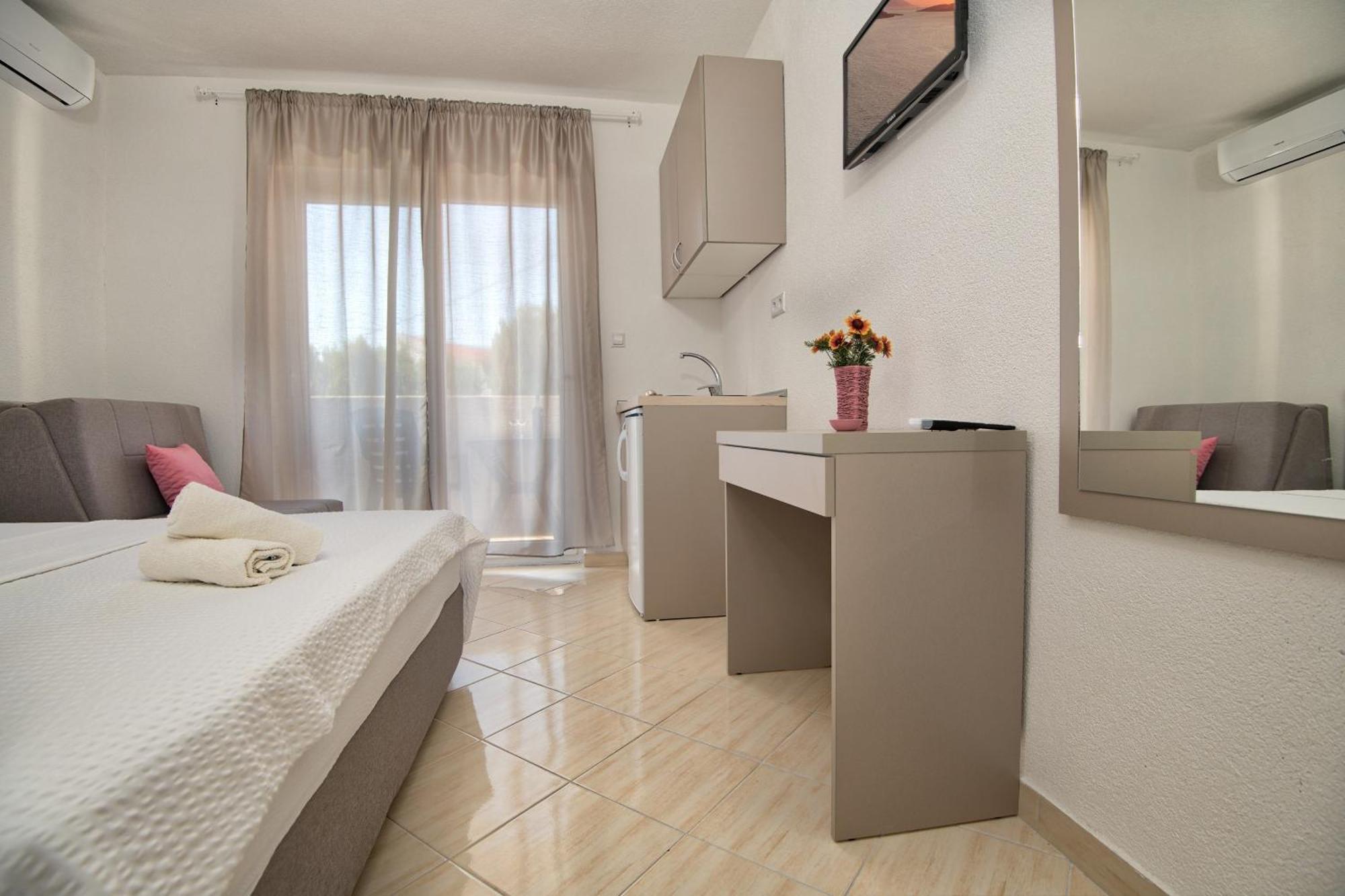 Studio & Apartments More 네움 외부 사진
