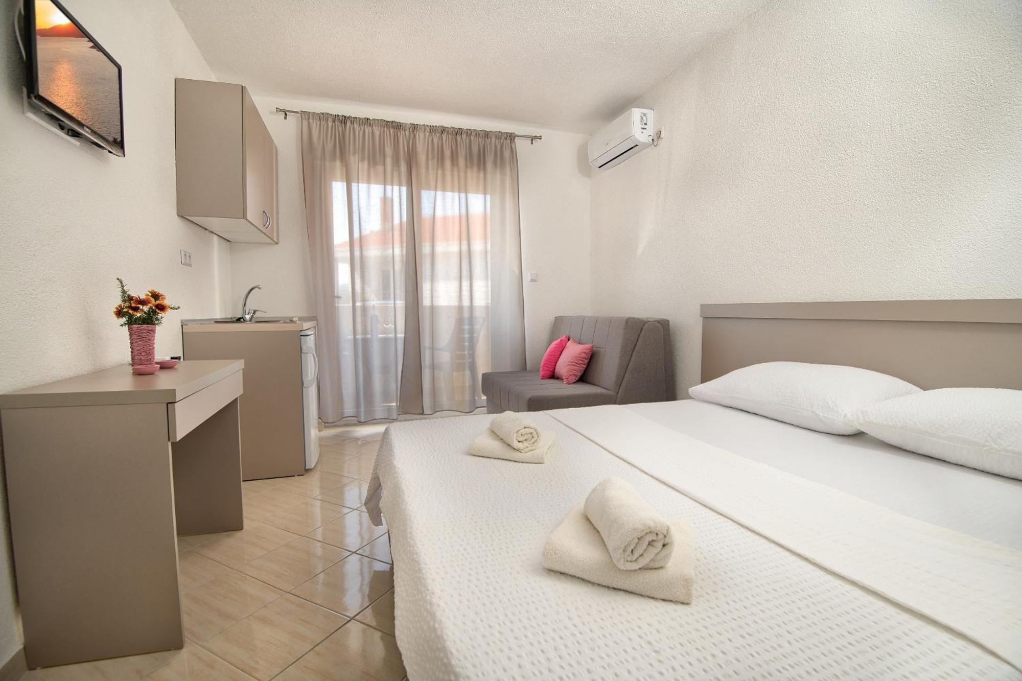 Studio & Apartments More 네움 외부 사진