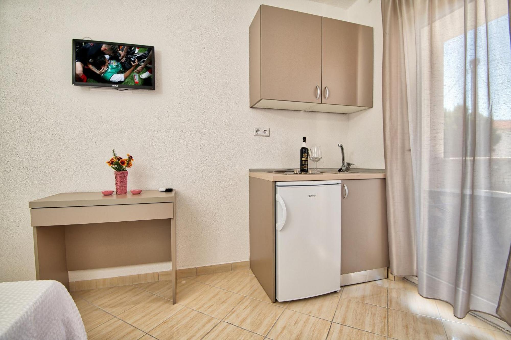 Studio & Apartments More 네움 외부 사진