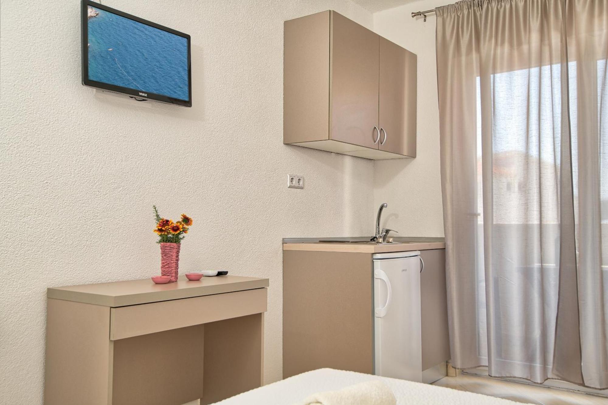 Studio & Apartments More 네움 외부 사진