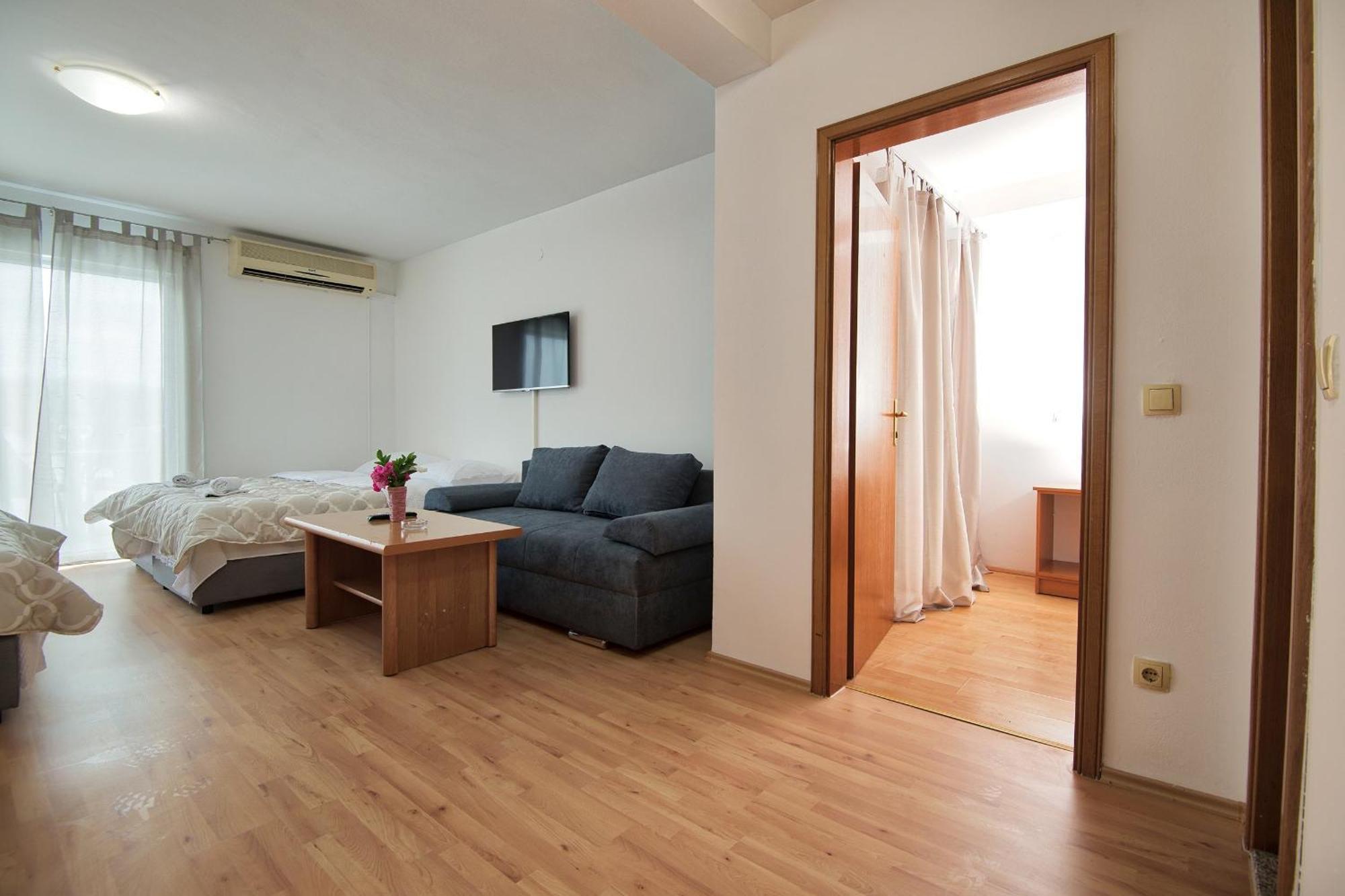 Studio & Apartments More 네움 외부 사진