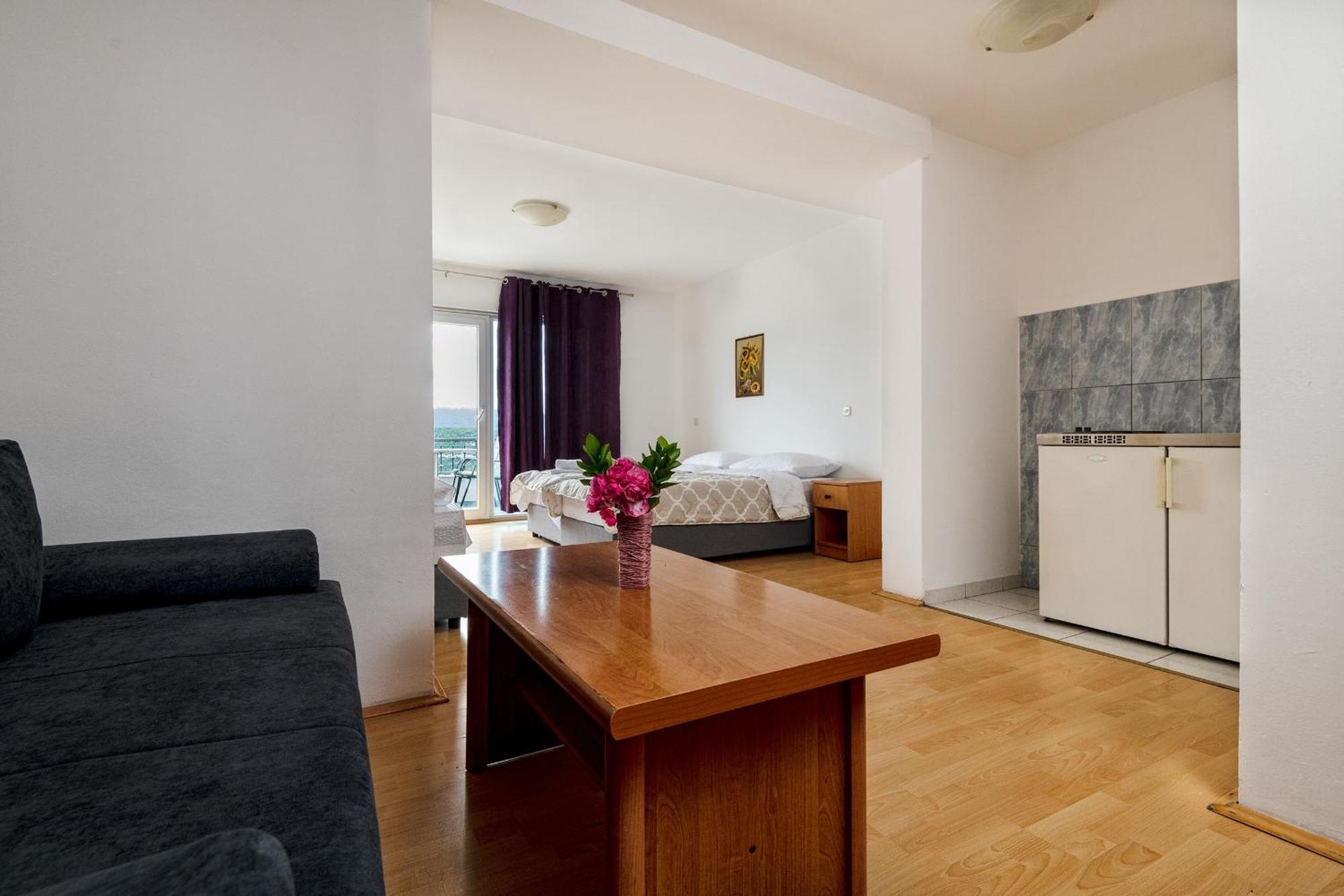 Studio & Apartments More 네움 외부 사진